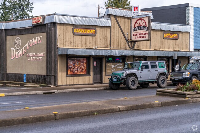 Downtown Restaurant & Lounge has food, drinks and games for nearby residents of Holley to enjoy.