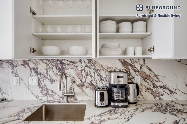 300 W 21st St unit FL4-ID1449, New York, NY 10011 - photo 6