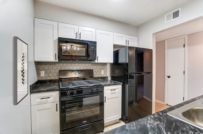 Coventry Court West Apartments, Fort Wayne, IN 46804 - photo 2