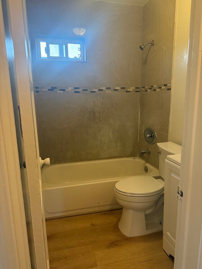 3501 Cimarron St, Los Angeles, CA 90018 - photo 5