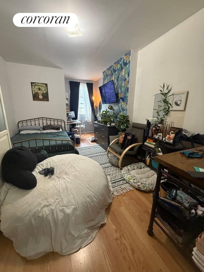 172 E 104th St, New York, NY 10029