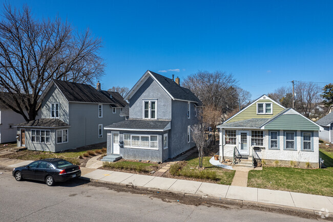 A variety of home styles are available in the Marshall Terrace neighborhood.
