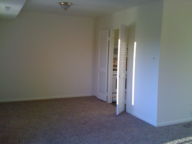 Woodlake Towers unit 520, Falls Church, VA 22044 - photo 6