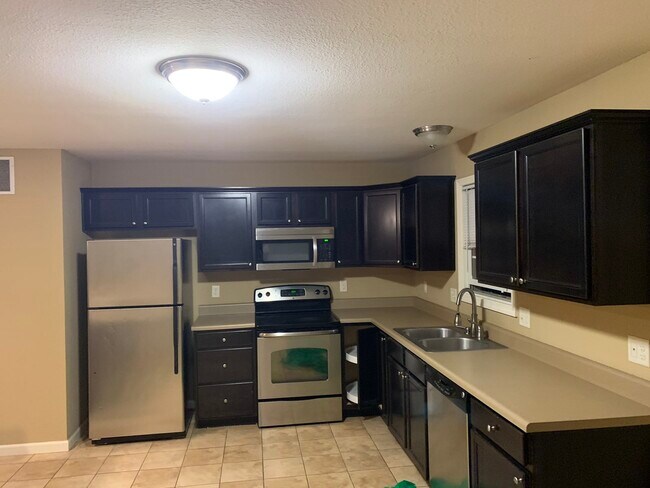 1948 Glenbridge Rd unit 1946, Bloomington, IL 61704 - photo 3