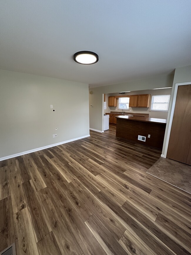 32105 Knapp Ave, Warren, MI 48093 - photo 2