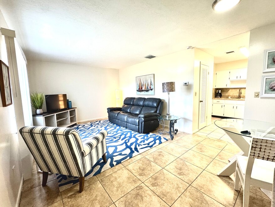 506 Quincy Ave unit D4 furnished, Fort Pierce, FL 34950 - photo 1