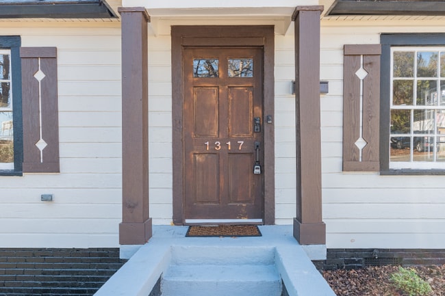 1317 W 4th St, Charlotte, NC 28208 - photo 2