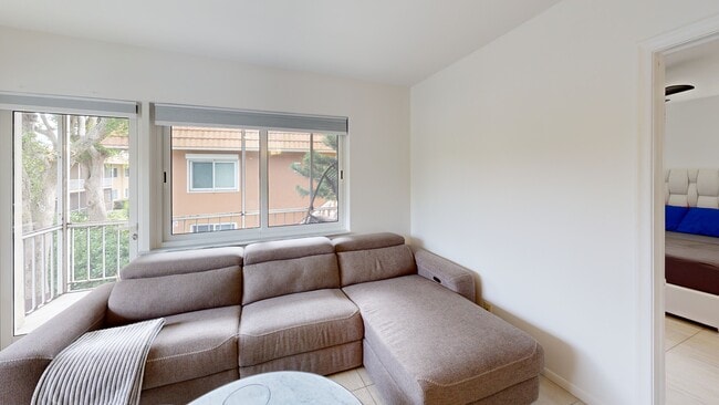 136 NE 19th Ct unit 216F, Wilton Manors, FL 33305 - photo 2