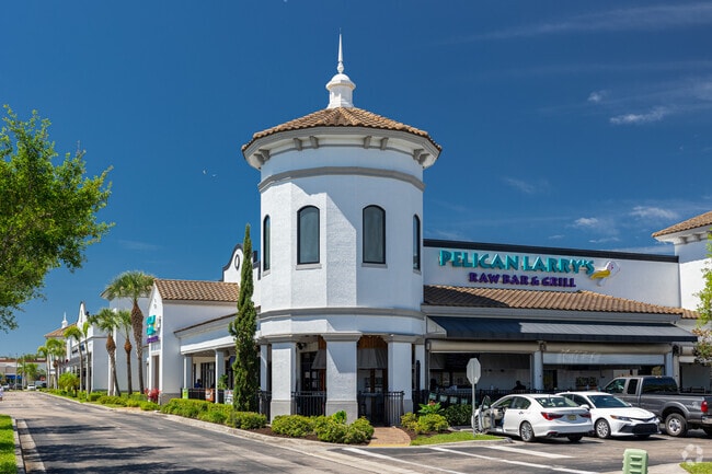 Rural Estates has many retail plazas and restaurants nearby.