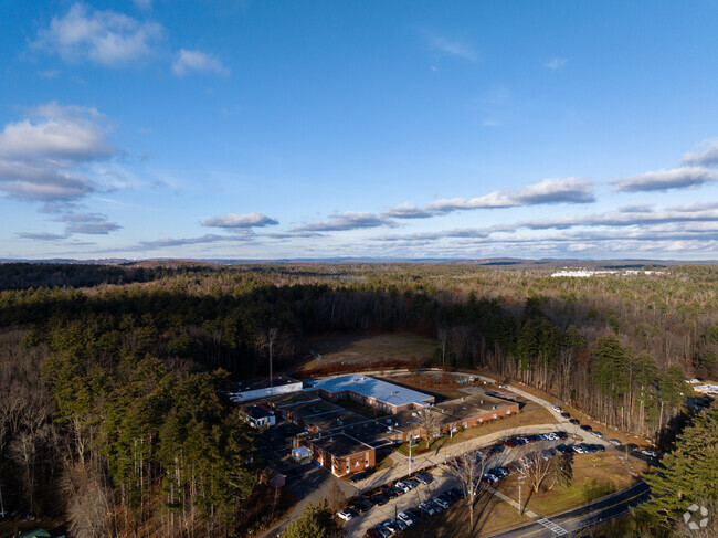 Londonderry Elementary School located in the town of Londonderry, NH serves grades 1-5.