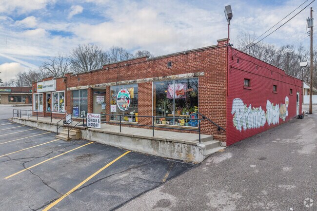 Primo's Deli offers goods at a low cost as well as a food selection tailored to West Akron.