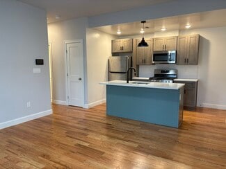 149 Crescent St Unit 302, Waltham, MA 02453