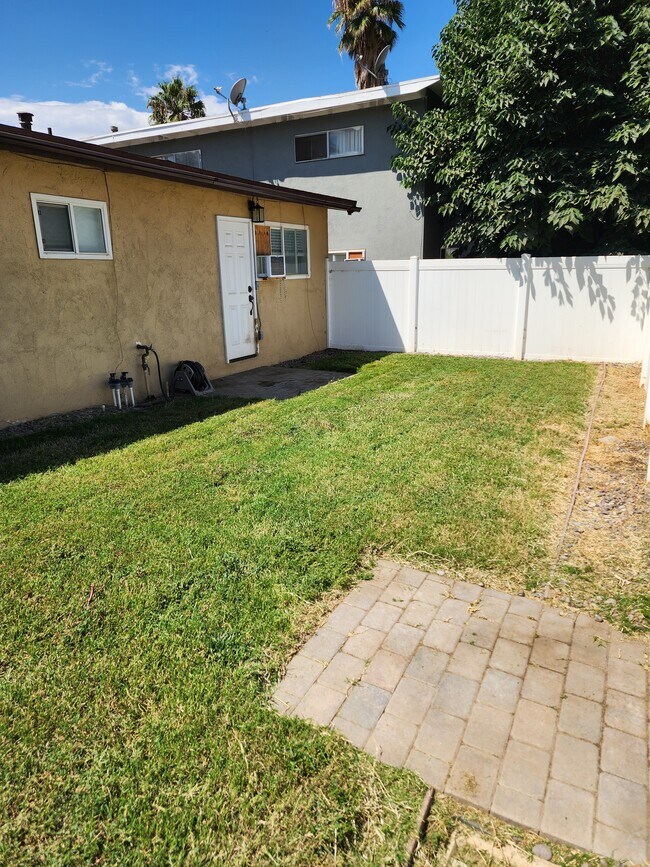 1170 Fountain St unit 6, Riverside, CA 92507 - photo 4