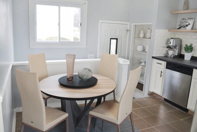 4512 Burchfield Ave, Lansing, MI 48910 - photo 3