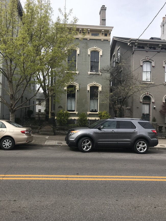 1033 Russell St unit Flr 1, Covington, KY 41011 - photo 2