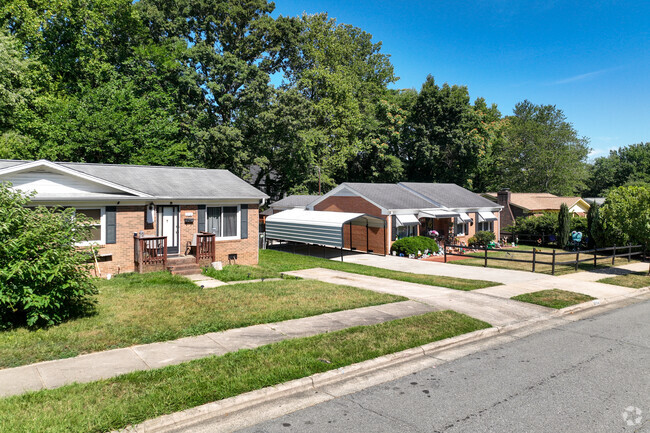 There are an abundance of ranch-style homes in the Forest Hills neighborhood.