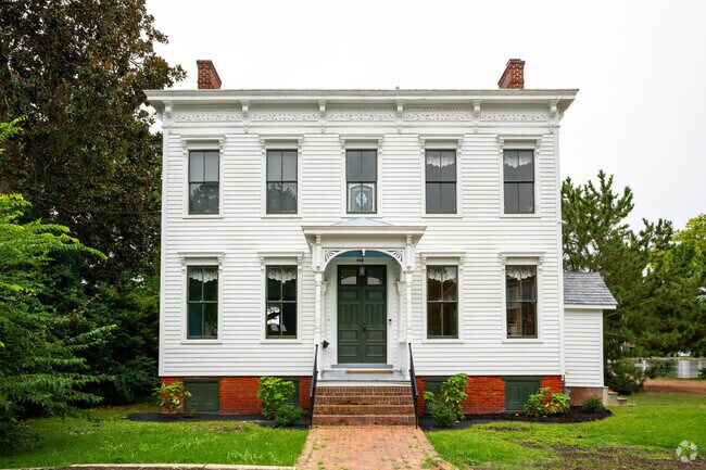 Pasture Point features uniquely built Italianate homes throughout this neighborhood.
