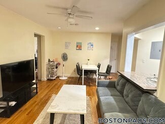 62 Egmont St Unit 3, Brookline, MA 02446