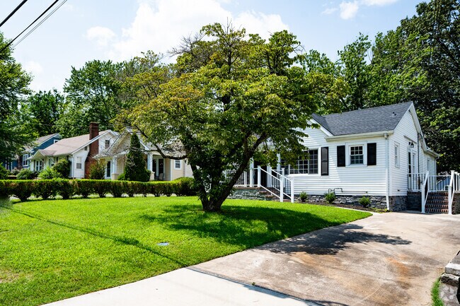Most homes in Cruse have sizable front yards with trees.