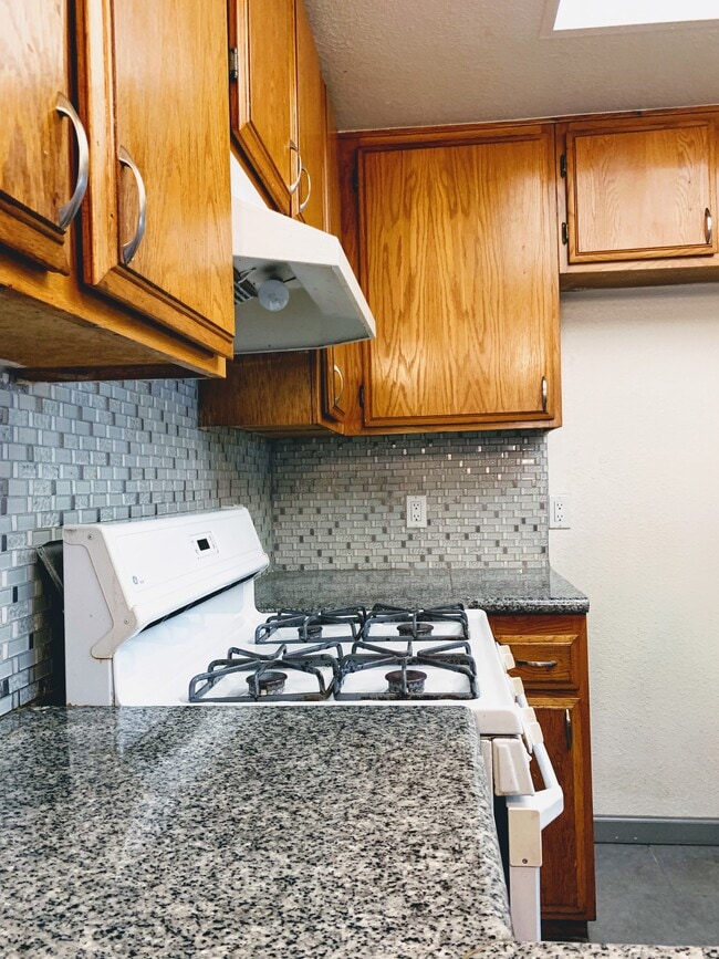 10943 Laurel Canyon Blvd Unit A5, San Fernando, CA 91340