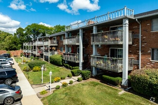 36000 Jefferson Ave, Harrison Township, MI 48045