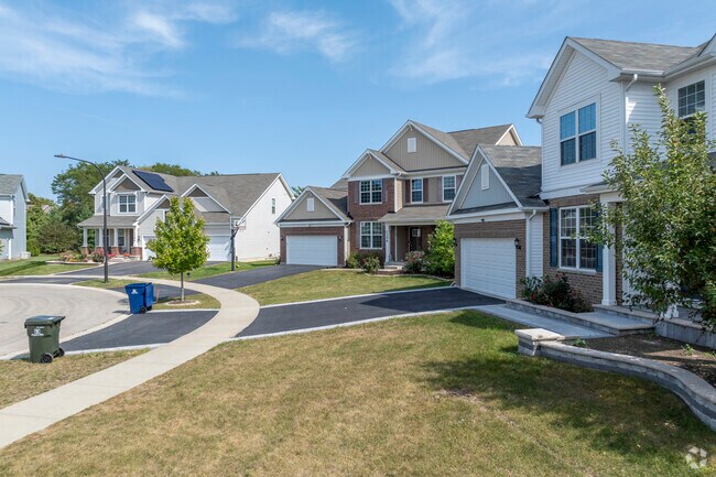 In Country Lakes home styles vary from ranch-style builds to modern Craftsmen.