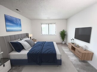 30582 Sandhurst Dr, Roseville, MI 48066