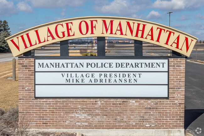 Manhattan is located on the outskirts of the southern Chicago suburbs.