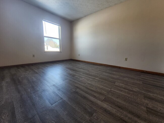 208 Heritage Cir, Bucyrus, OH 44820 - photo 6