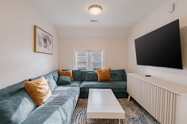 11321 Hessler Rd unit ID1365990P, Cleveland, OH 44106 - photo 5