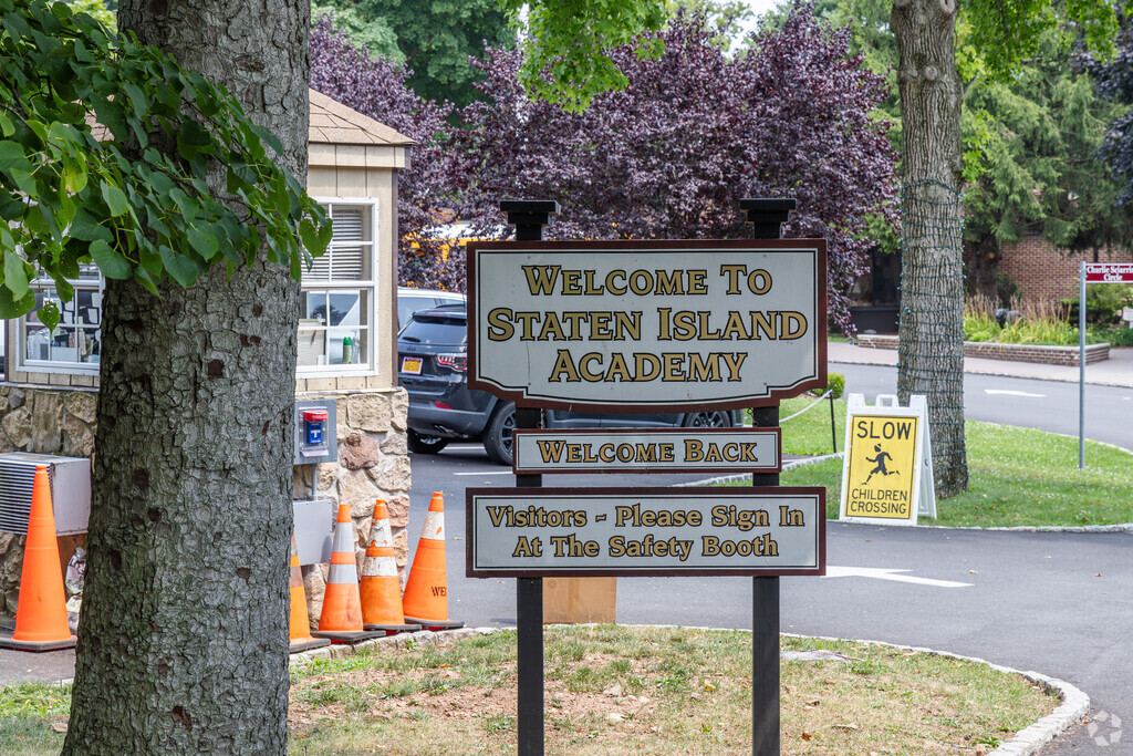 Staten Island Academy is a private school located in Staten Island, NY.