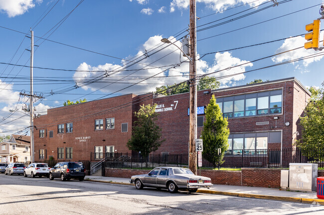 Ulysses S. Grant School No. 7 has 24 full-time teachers and one school counselor.