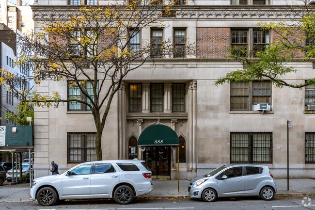 About 888 Park Ave, New York NY | HOAs, Reviews, Amenities