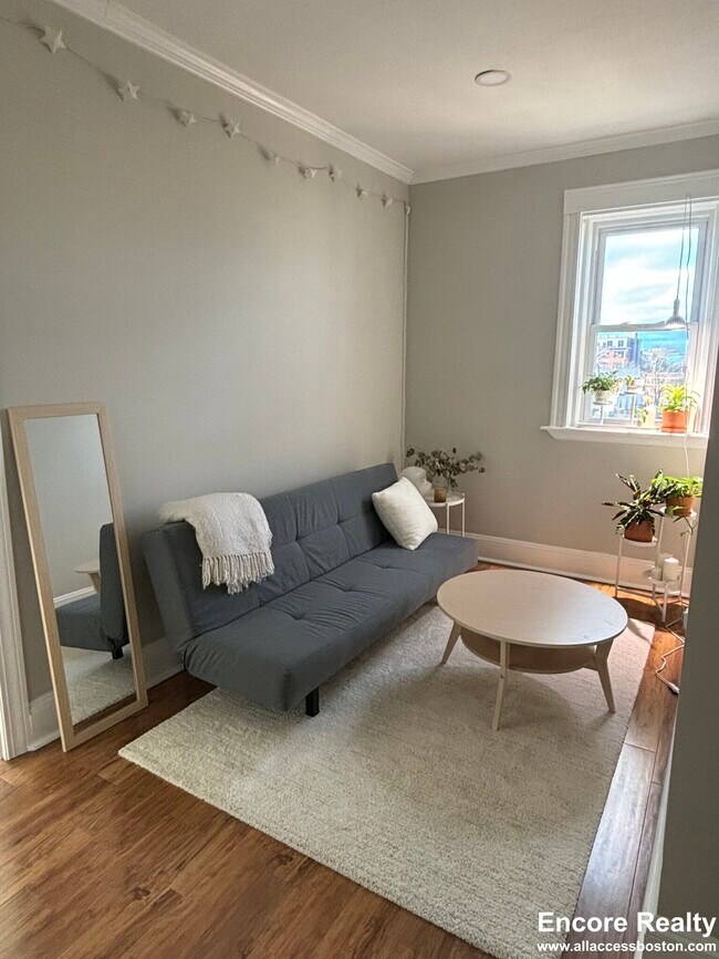 1215 Commonwealth Ave Unit 8, Boston, MA 02134