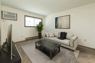 2211 11th Ave S, Fargo, ND 58103