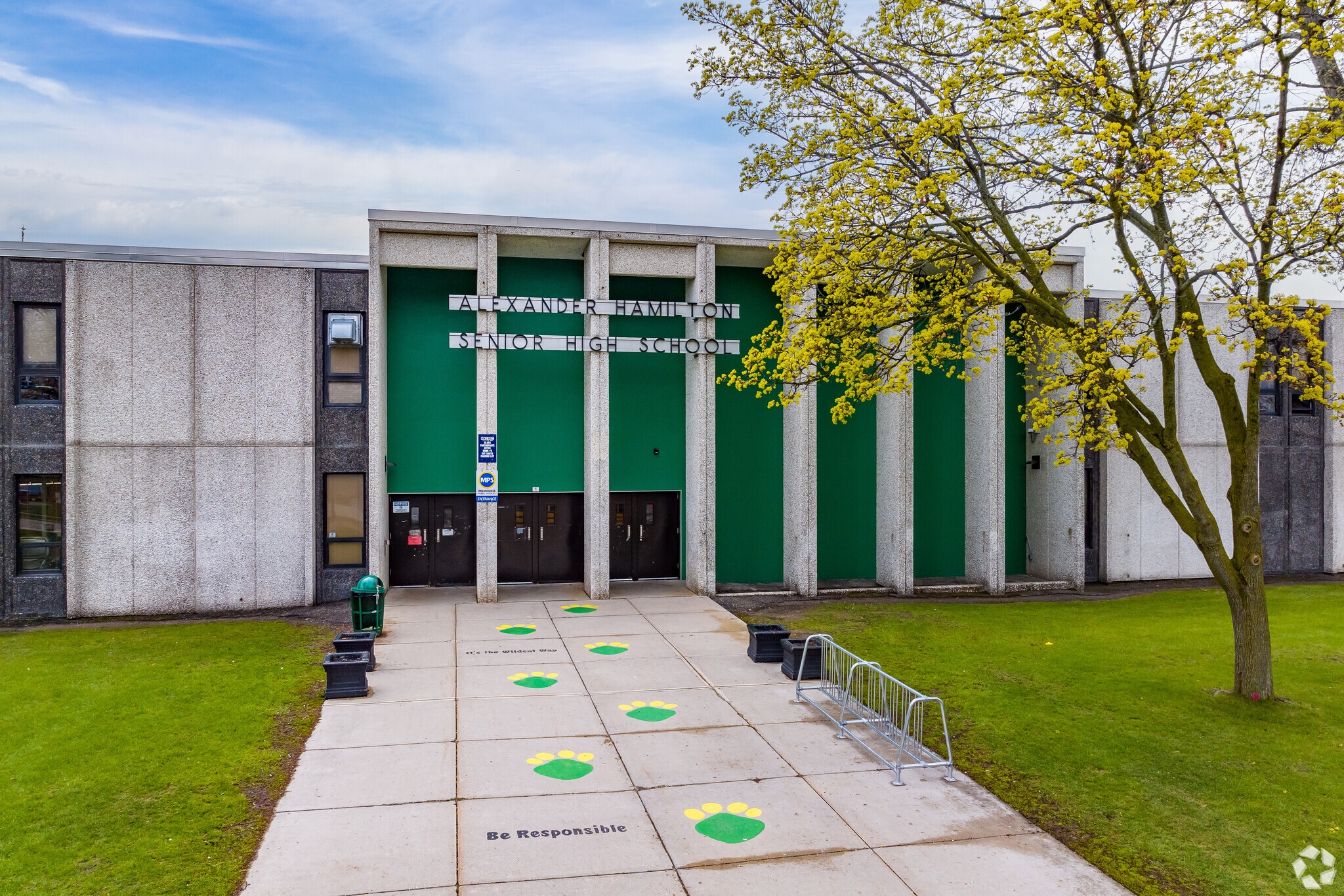 Hamilton High School is a well-rated high school near River Bend.