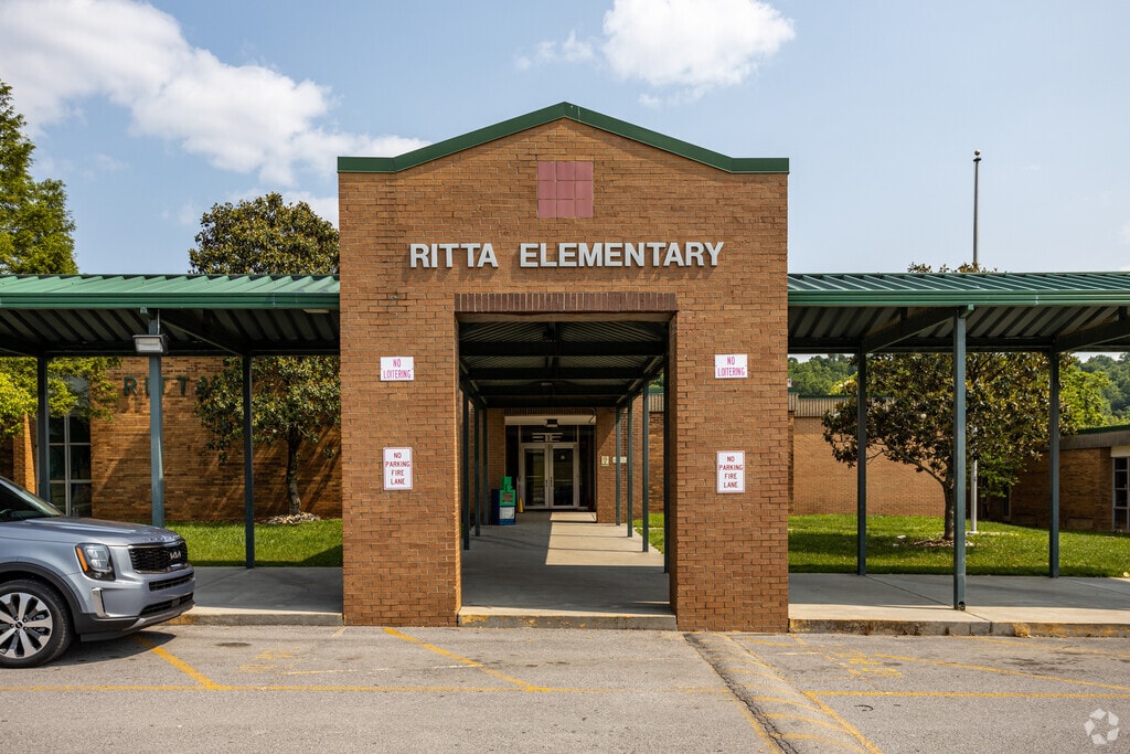 Ritta Elementary School provides a public education to students in the Corinth neighborhood.