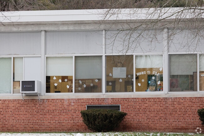 67% of students at J. Spencer Smith Elementary School in  Tenafly, NJ are proficient in reading.