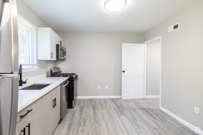 2BR, 1.5BA - Kitchen