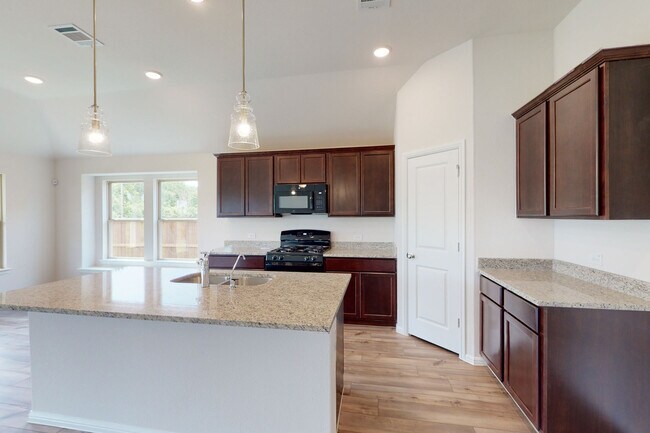 133 Hudson Ln unit 36461141, Justin, TX 76247 - photo 5