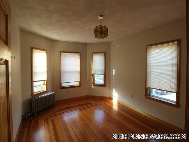 27 Princeton St unit 2, Medford, MA 02155 - photo 4