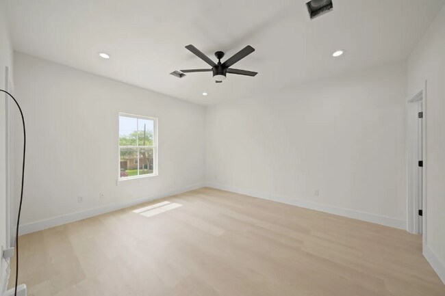 8131 Woodward St unit B, Houston, TX 77051 - photo 7