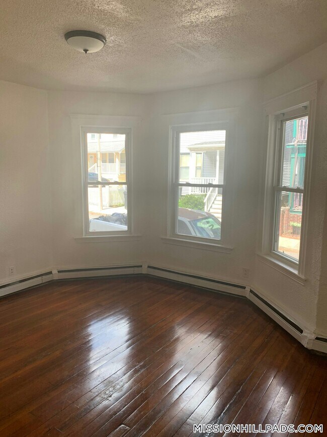 31 Dunreath St unit 1, Roxbury, MA 02119 - photo 6