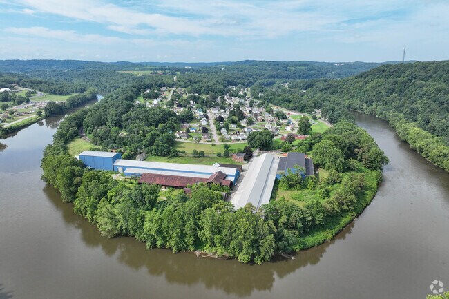 Hyde Park is surrounded by railroad tracks and the Kiskiminetas River.