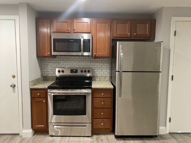 Evergreen Manor Apartments, Westfield, MA 01085 - photo 3