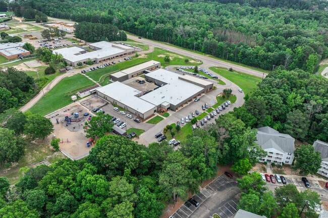 Northwest Rankin Elementary School enrolls students in grades K through 5.