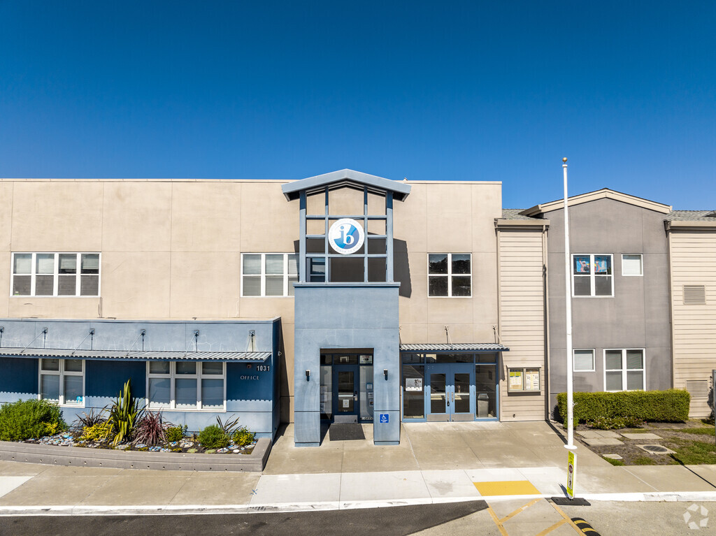 The main entrance to Sunnybrae Elementary School welcomes all students.