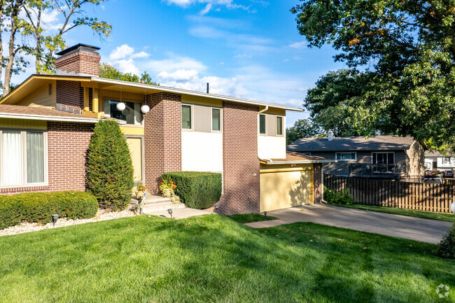 Many homes in the Sunny Slope-Sunny View neighborhood have a two-car garage.