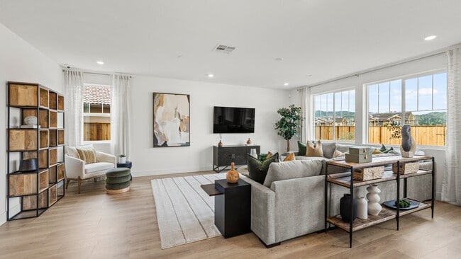 166 Golden Gate Ln, Vacaville, CA 95687 - photo 3