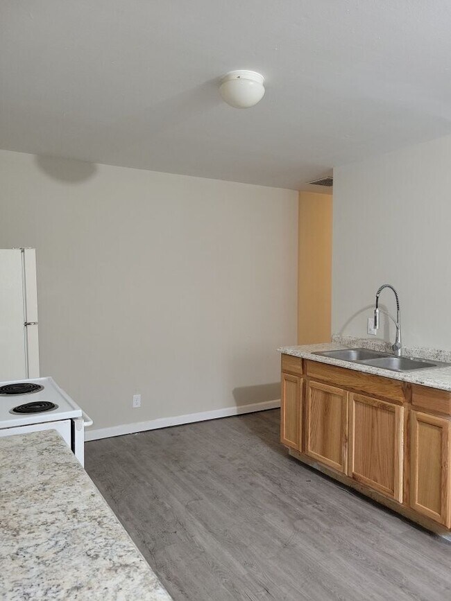 6207 E 12th St unit 6209, Indianapolis, IN 46219 - photo 4